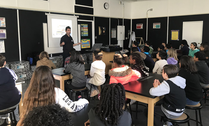 Omni Nano presented its Discover Nanotechnology Workshops to 40 students at Rosewood Elementary School in West Hollywood, CA.